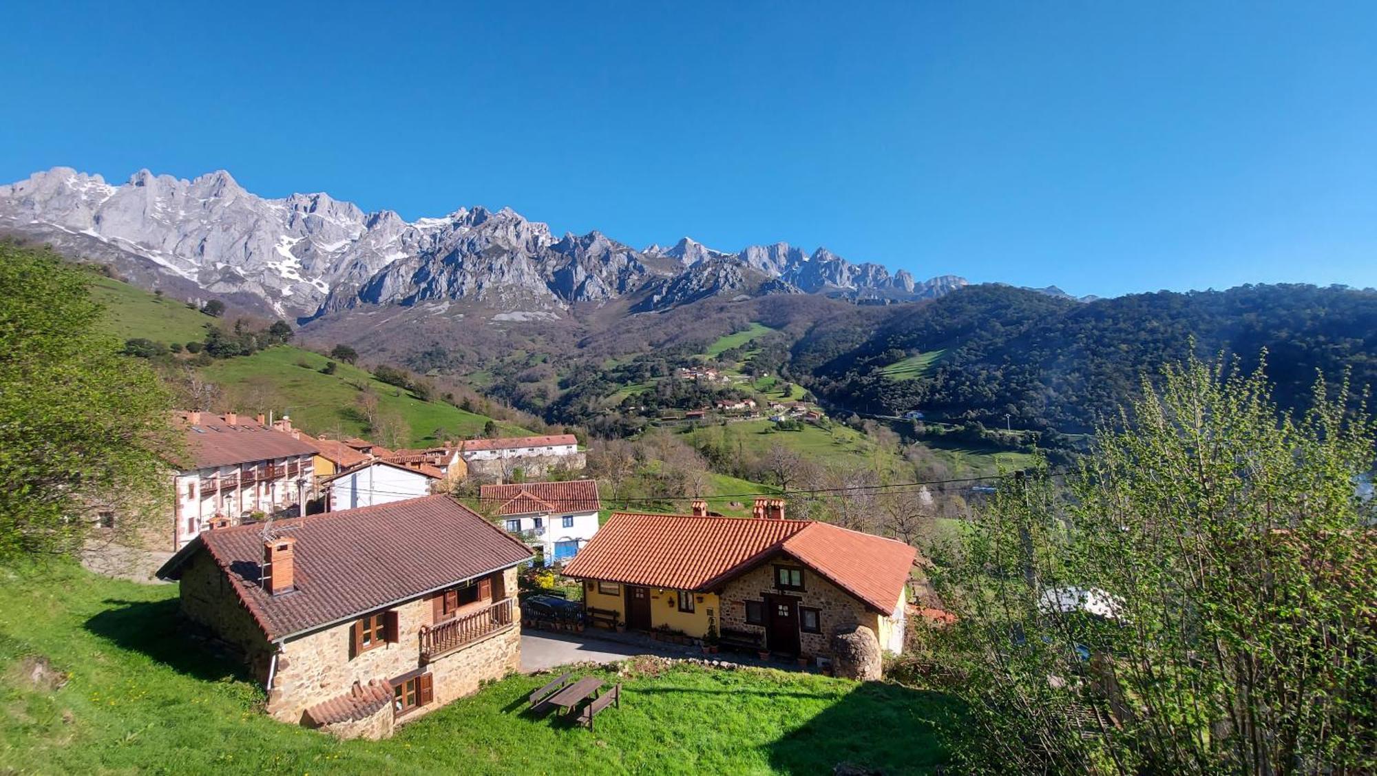 Apartamentos Rurales Los Picos De Redo Camaleno Luaran gambar