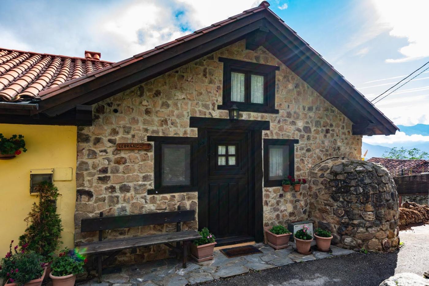Apartamentos Rurales Los Picos De Redo Camaleno Luaran gambar